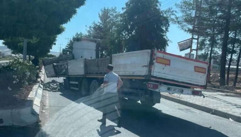 tir-dorsesi-aractan-ayrildi-facia-kil-payi-atlatildi-viUQJXzw.jpg