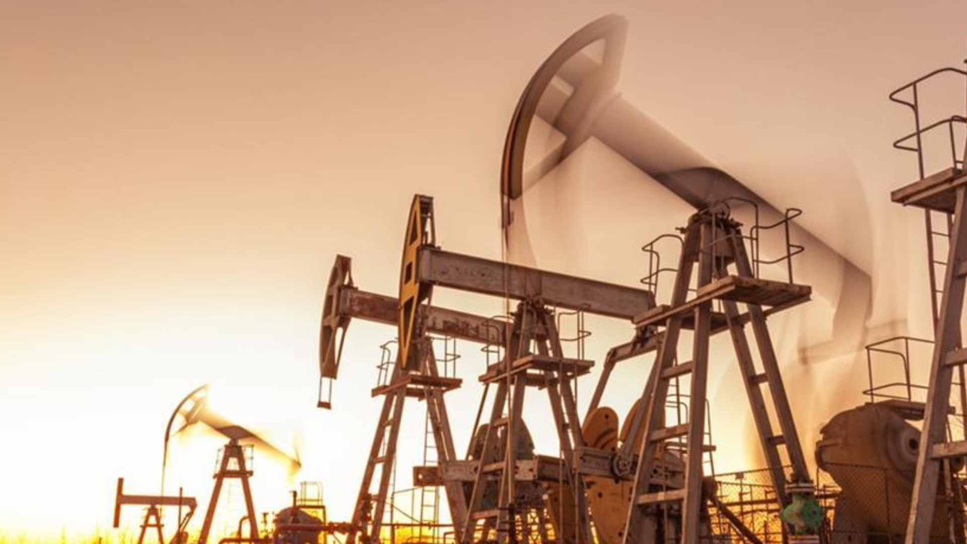 abdnin ticari ham petrol stoklari yaklasik 600 bin varil azaldi FCL5L91a