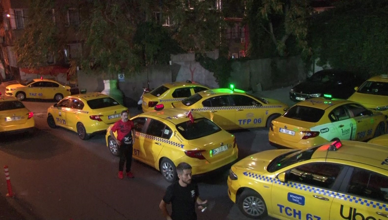 beyoglunda taksici silahli saldirida oldutaksicilerden eylem mFBk5Jac