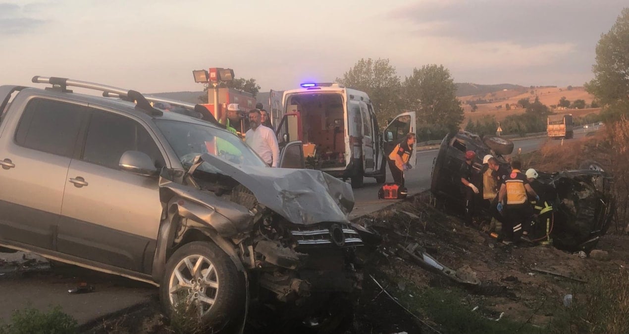 bursada korkunc kaza eski belediye baskani hayatini kaybetti 2 kisi yaralandi eGA4WynG