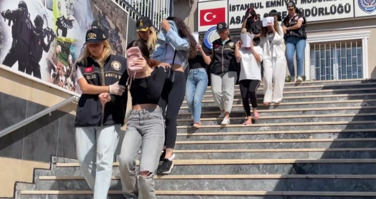 istanbulda fuhus cetesine operasyon 2 saatligine 30 bin lira rqmabv4u