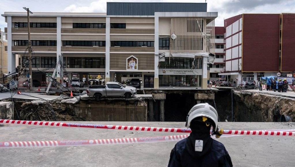 taylandda devasacokuntu olustu elektrik direkleri icine dustu KMPhKKlX