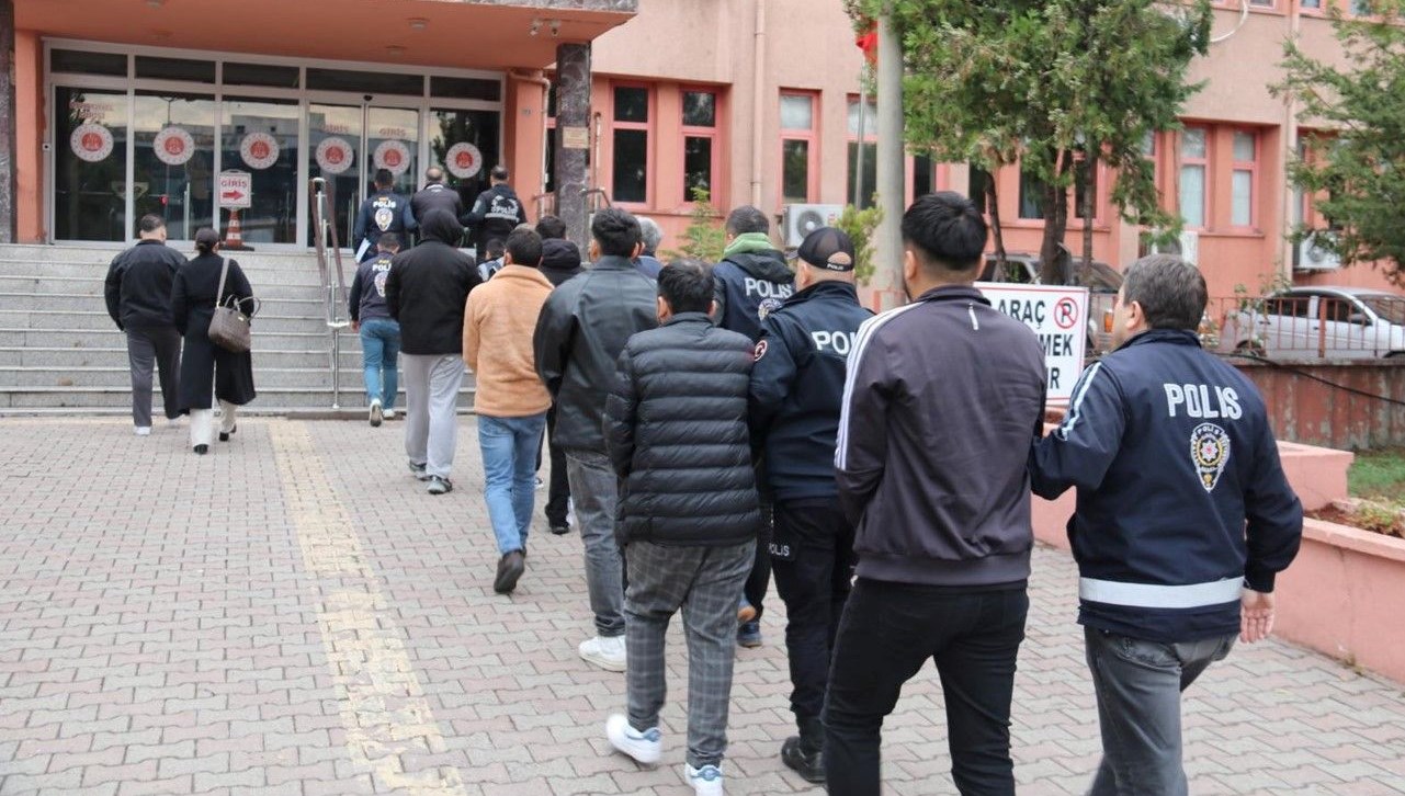 7 ilde siber dolandiricilik operasyonu 14 kisi tutuklandi ZnNuDaG6