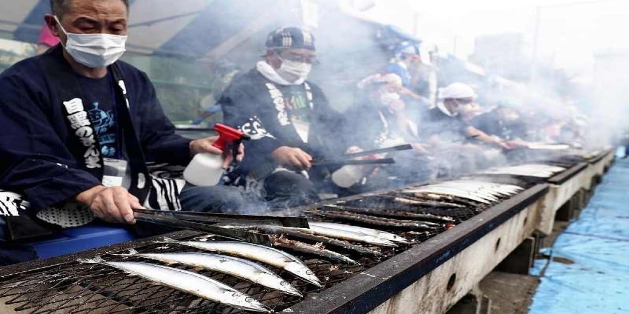 av iyi gecti balikcilar halka bedava dagitti IuQixXHx.jpg