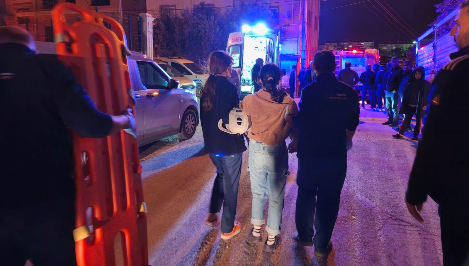 dugun hazirligi yapilan evin tavani coktu 6 yarali CCQUWyE7.jpg