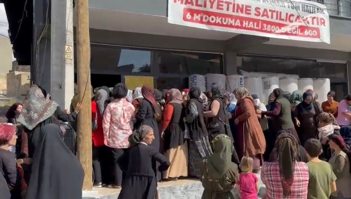 mardinde hali magazasinda indirim izdihama neden oldu c5NjI5zZ