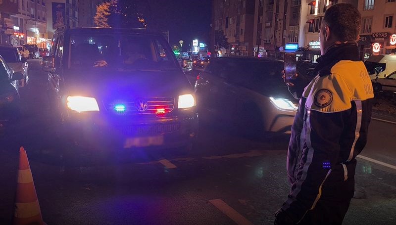 sahte cakarli aracla karakola gitti ustelik ehliyetsiz Gaty6jzh.jpg