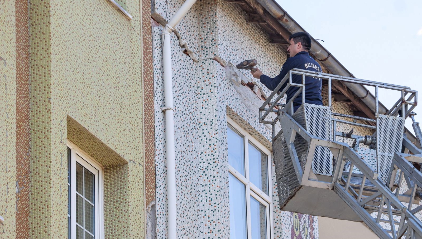 sindirgida enkaz kaldirma ve hasar tespit calismalari IXs9WmWa.jpg