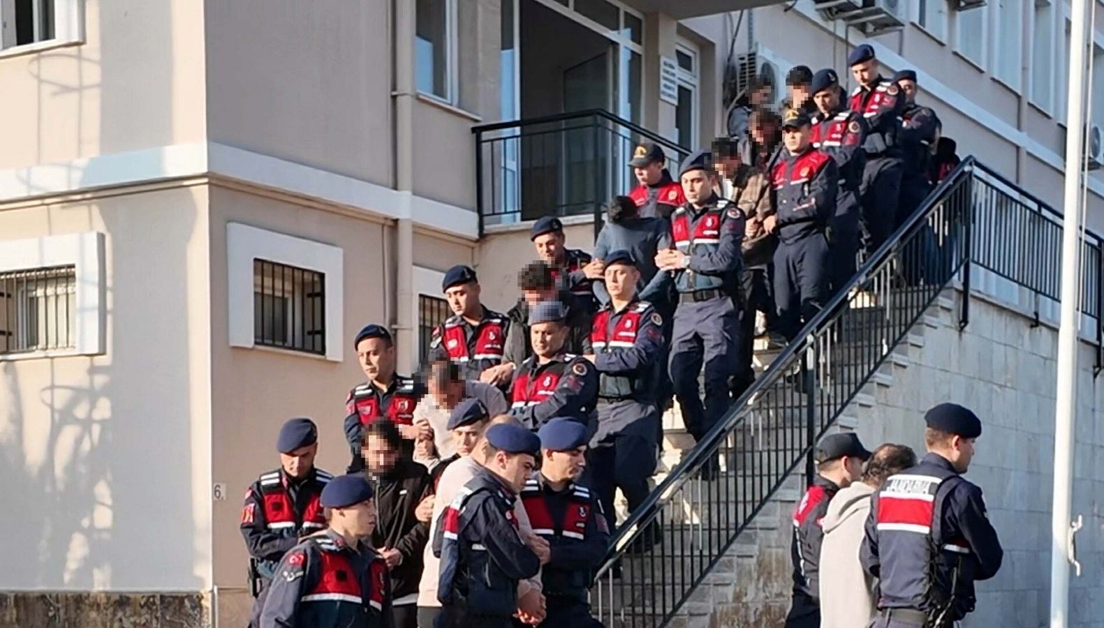 7 ilde sahte borsa uygulamasiyla dolandiriciliga 12 tutuklama ujUwhMJf.jpg