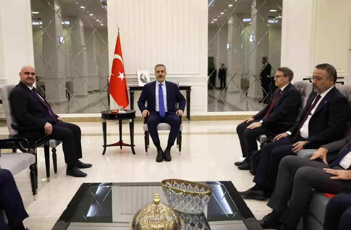 disisleri bakani hakan fidan irak turkmen cephesi ile gorustu SqPq6brP.jpg