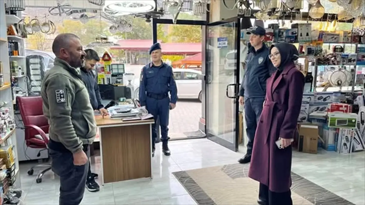 kaymakam yucel esnafi ziyaret etti JaTPFNV4.jpg