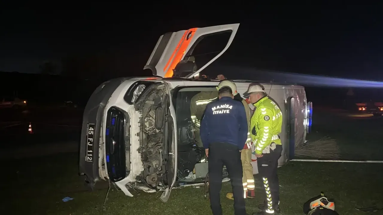 Ambulans Devrildi: 5 Yaralı