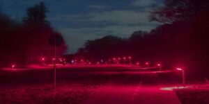 bir-sehrin-sokak-lambalarini-kirmiziya-ceviren-o-gizemli-neden-ixEy3acR