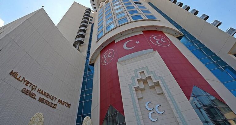 mhpde-sular-durulmuyor-bu-kez-bir-baskan-istifa-etti-p9VeOmQU
