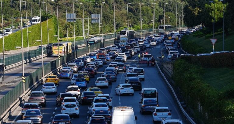 istanbulda-bugun-bazi-yollar-trafige-kapatilacak-6KeMgk62